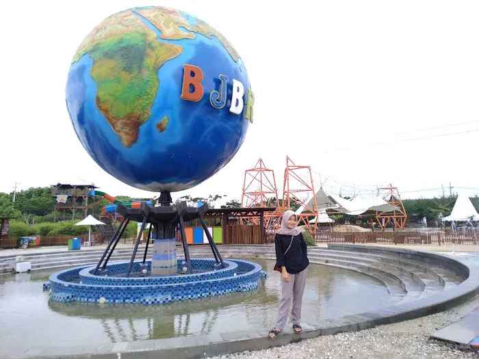 BeeJay Bakau Resort 4
