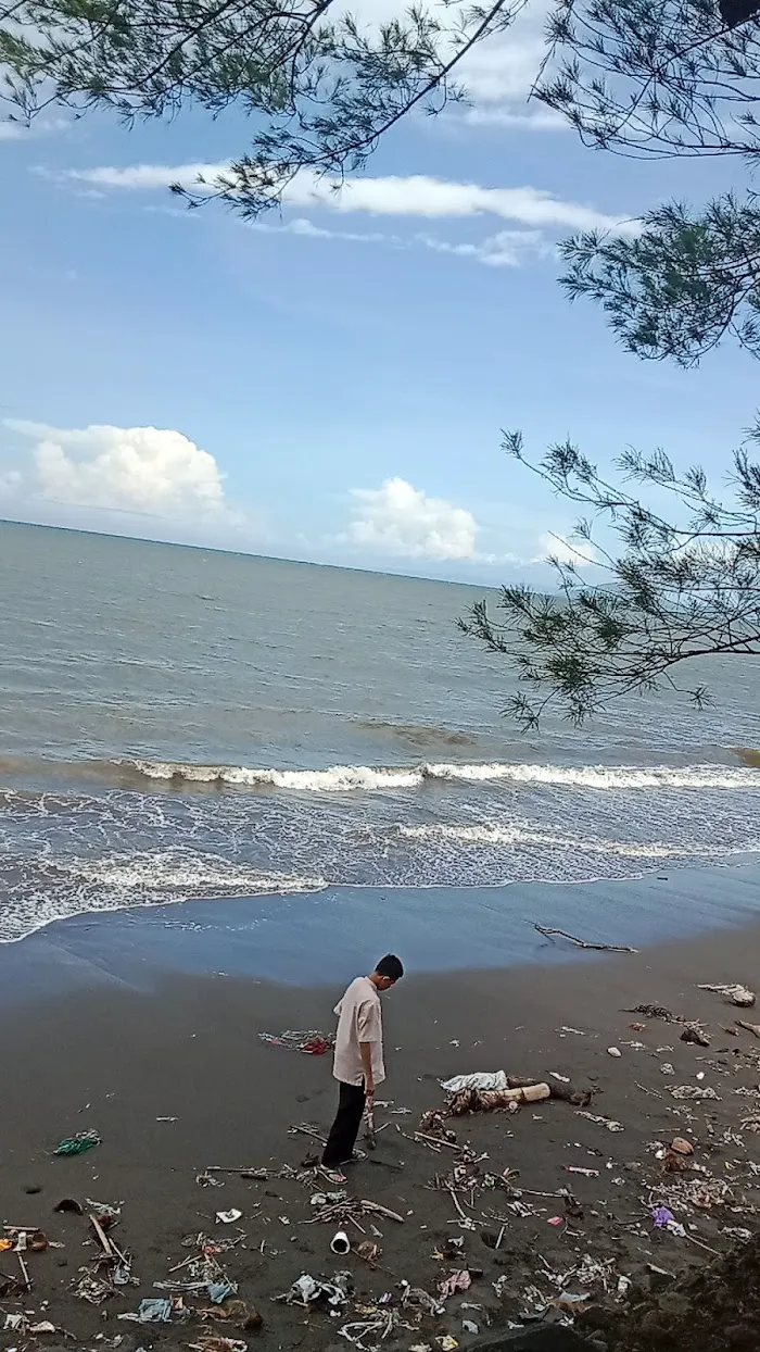 Pantai Kedunen 4