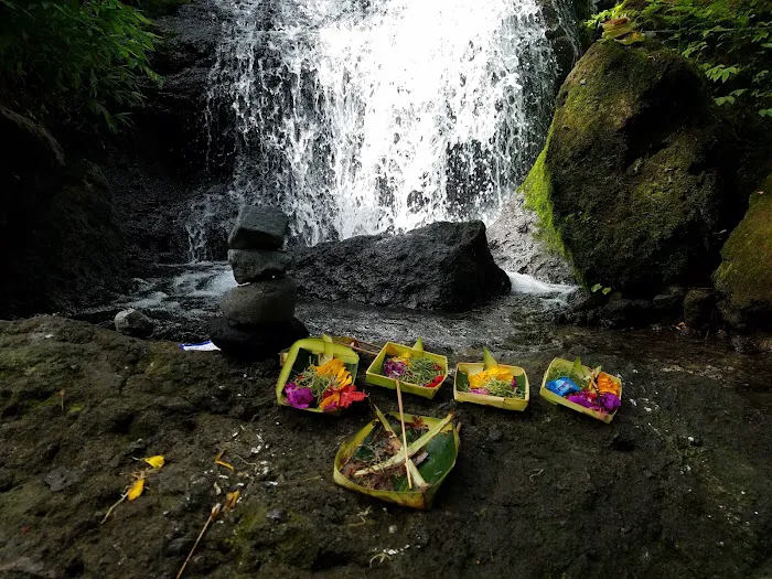 Pelisan waterfall 0