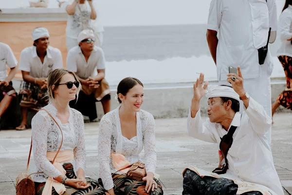 Essential Cultural Etiquette Tips for Travelers in Indonesia: A Complete Guide