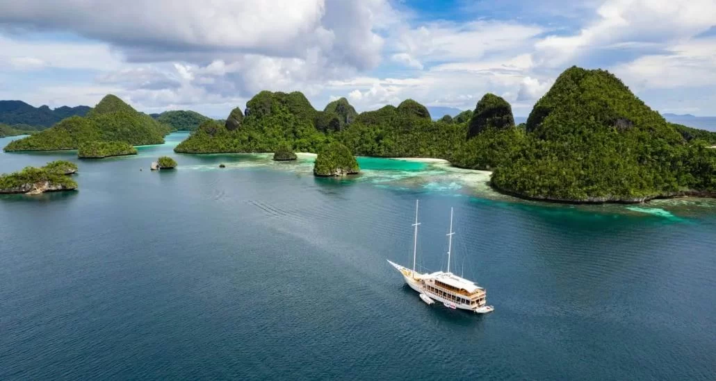 Private Island Cruises in Indonesia: A Luxury Escape to Secluded Paradises