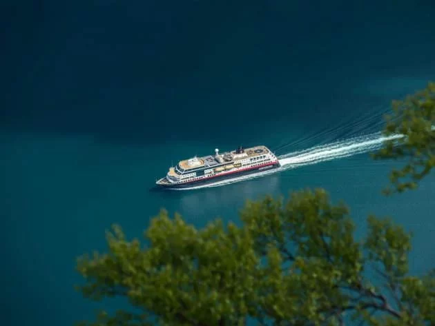 Holiday Celebrations on an Indonesia Cruise: Unwrap Festive Joy on the Water
