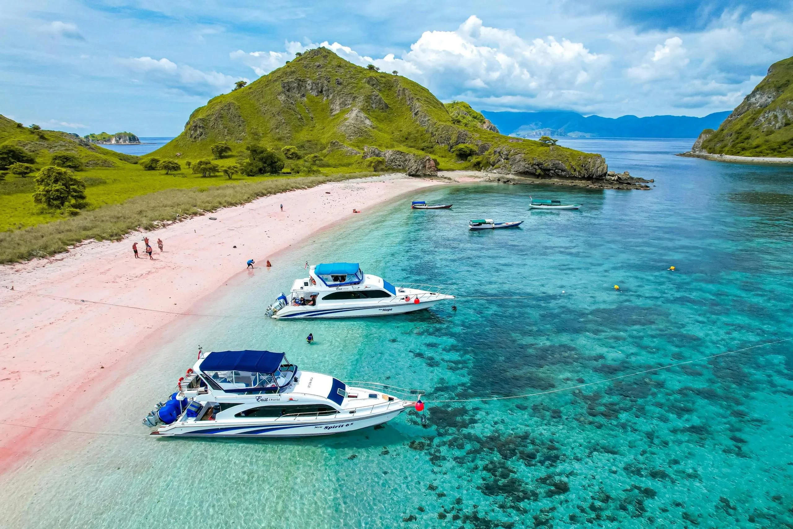 Best Coastal Regions in Indonesia to Visit by Private Yacht