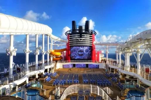 How to Plan a Family Reunion on a Cruise Ship: Tips for an Unforgettable Getaway