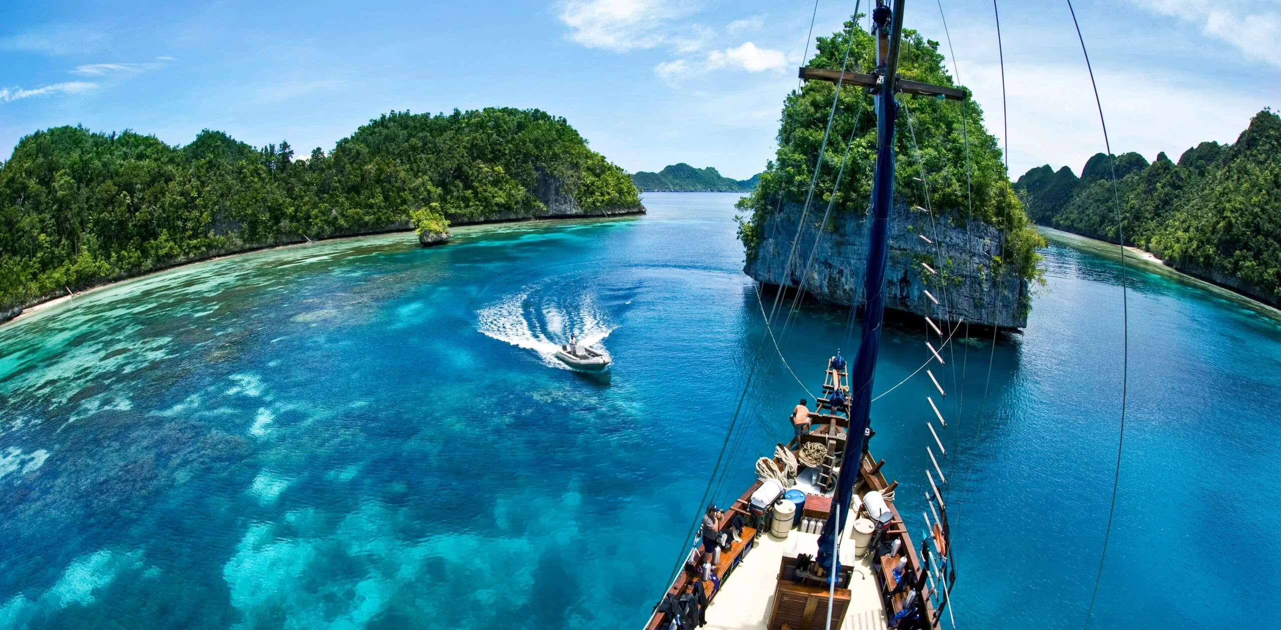 Indonesia’s Most Scenic Boat Tours for Photographers: Capture the Best of Nature and Culture