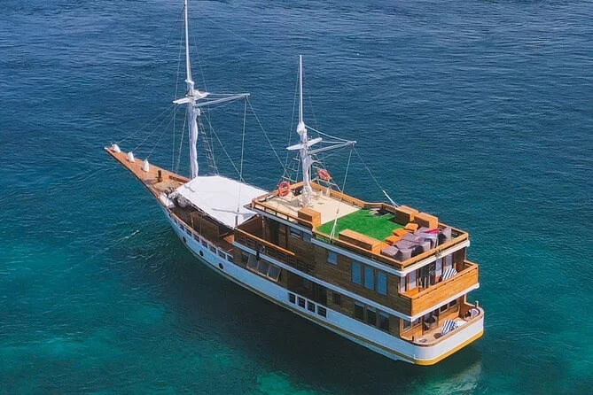Sailing the Flores Sea: Top Islands to Visit by Cruise for an Unforgettable Experience