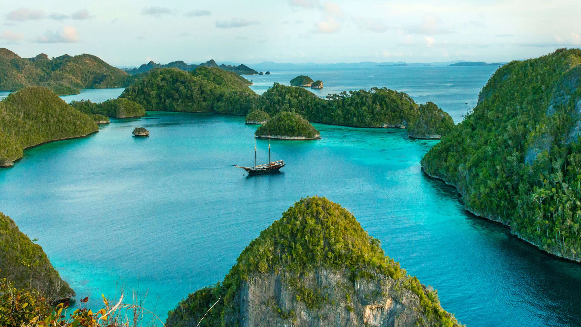 Luxury Cruises in Indonesia: Perfect for Relaxation and Scenic Exploration