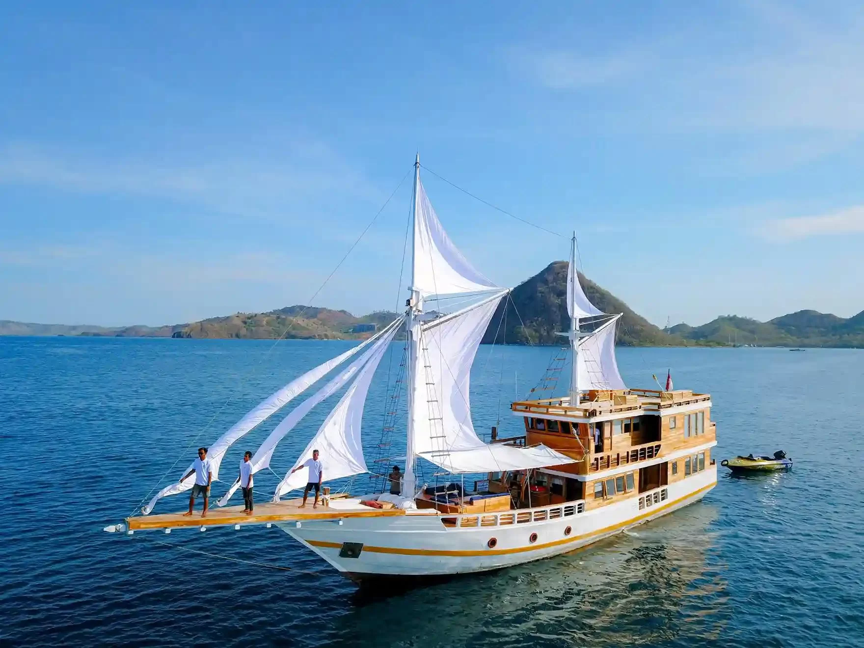 Raja Ampat Islands Cruise Travel: Explore the Hidden Paradise of Raja Ampat