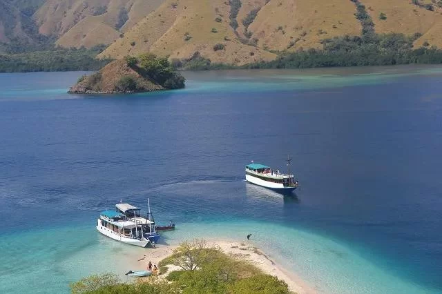 Flores Island Cruise Guide: Exploring the Wonders of Flores Island by Sea
