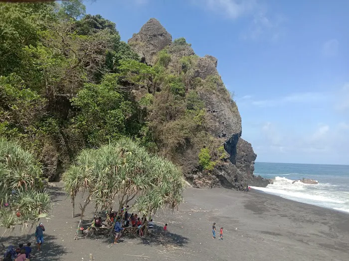 Pantai Watu Gedek 5