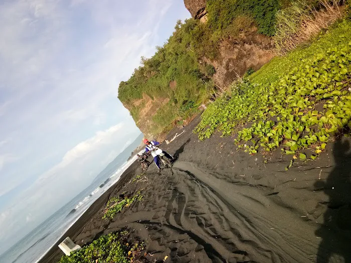 Pantai Watu Gedek 0