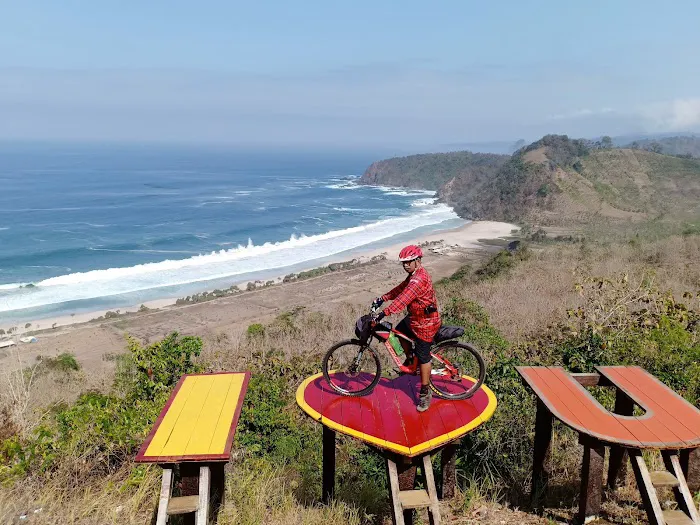 ken_ZO Coffe Wisata Paralayang Bukit Waung Pantai Modangan 3