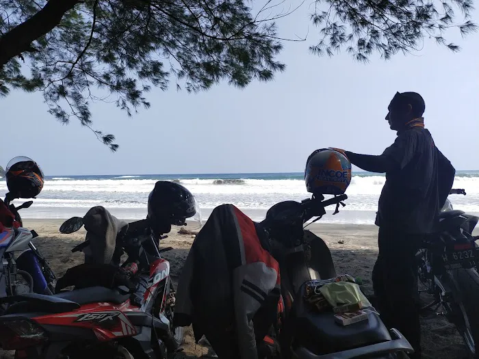 Pantai Jolosutro 8