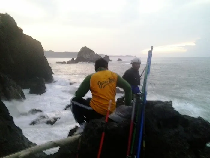 Pantai Karang Pandan 0