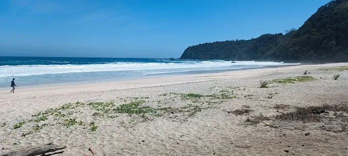 Pantai Sumberroto 4