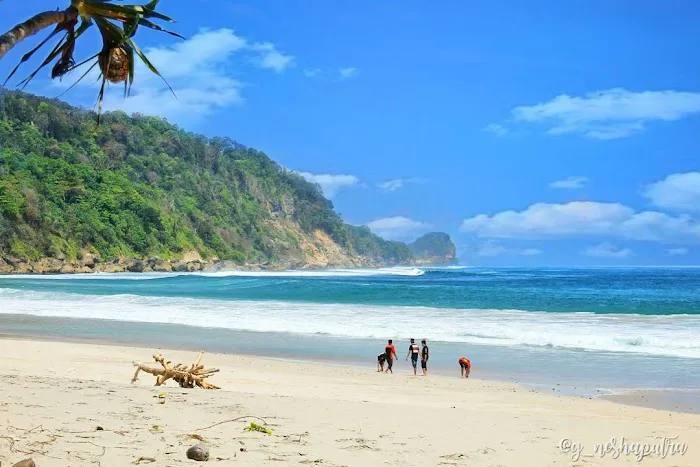 Pantai Sumberroto 5