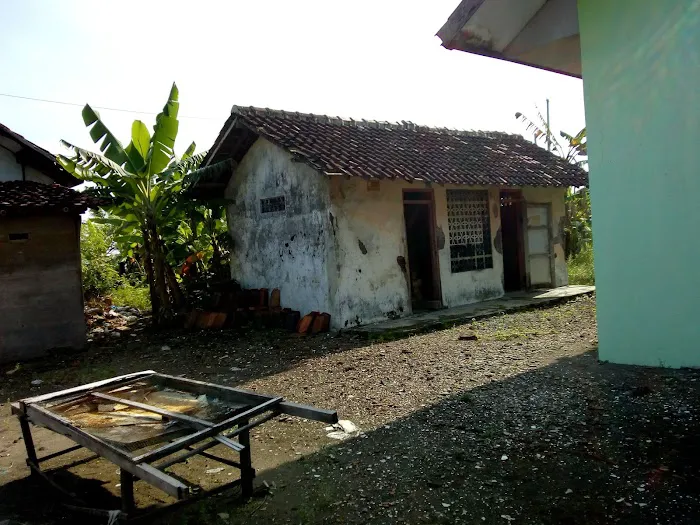 Pantai Pening 4