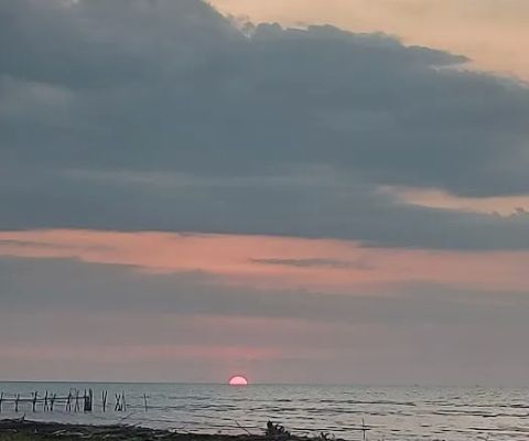 Pantai Kemejing Jungsemi