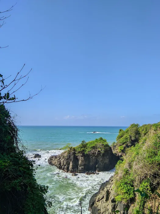 Pantai Gebyuran ( Wisata Pantai Lampon ) 1