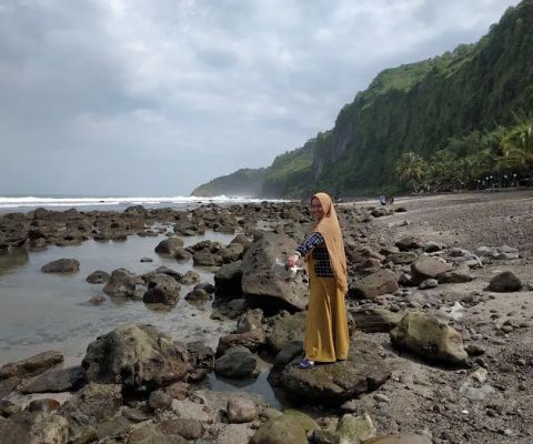 Menganti Beach