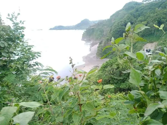 Pantai Surumanis Dan Kolam Renang 3