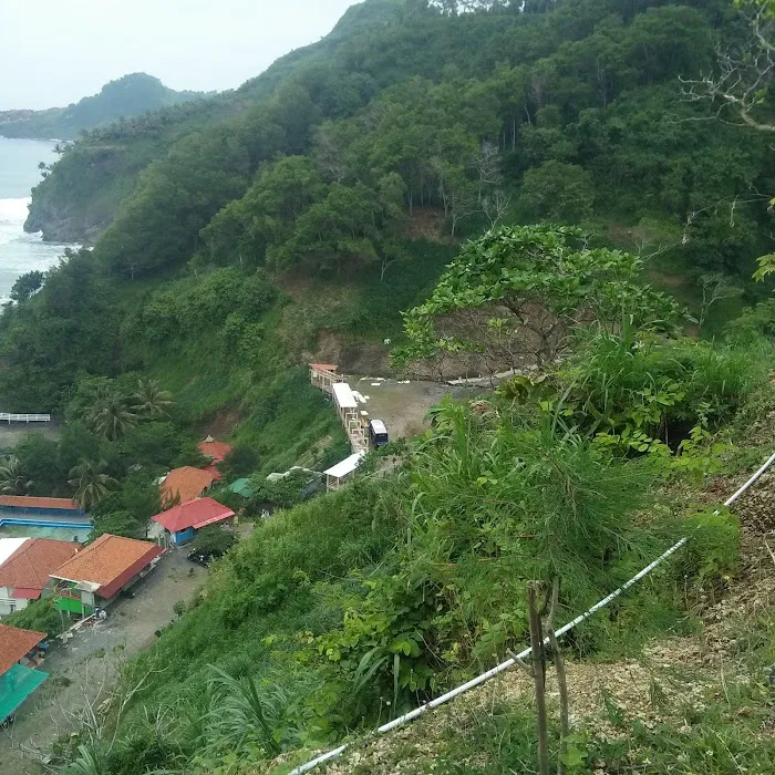 Pantai Surumanis Dan Kolam Renang 0