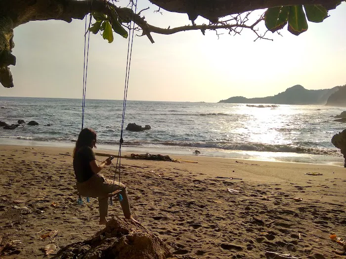 Pantai Lampon Kebumen 9