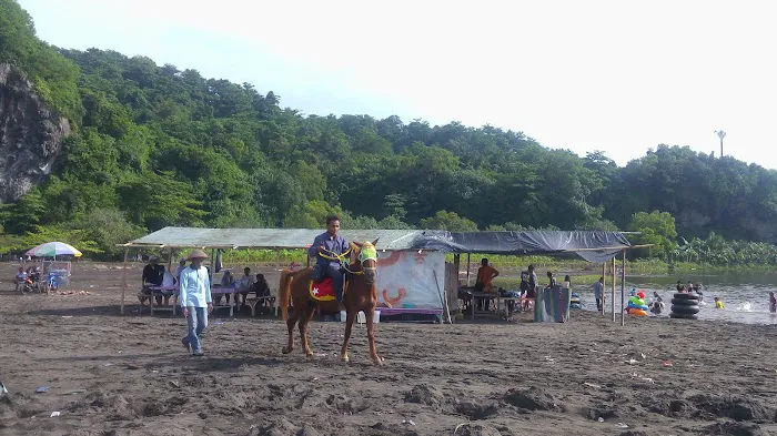 Pantai Srandil 4