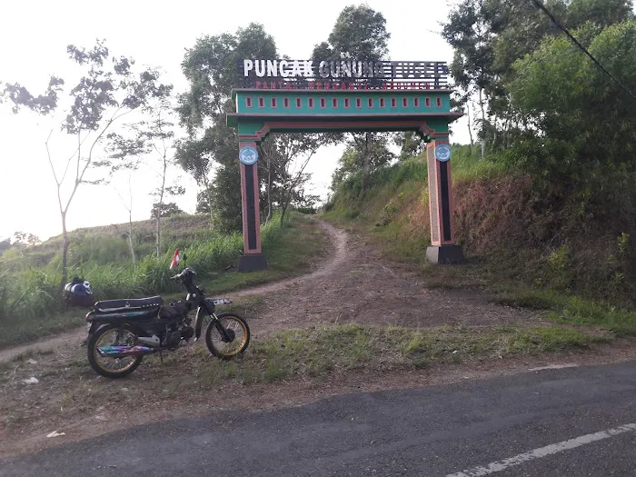 Puncak Gunung Tugel 5