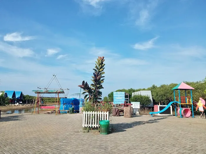 Pantai Kertomulyo 4