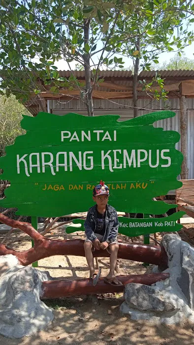 Pantai Wisata Karang Kempus 4
