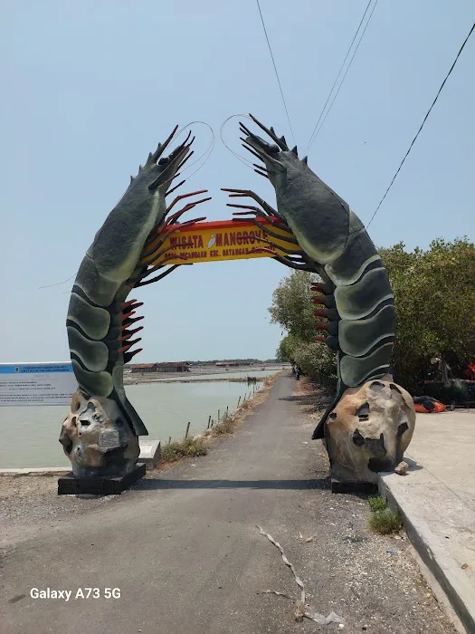 Pantai Wisata Karang Kempus 0