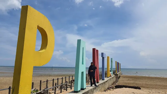 Pesisir Lemaru Beach 4