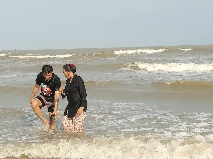 Pesisir Lemaru Beach 0