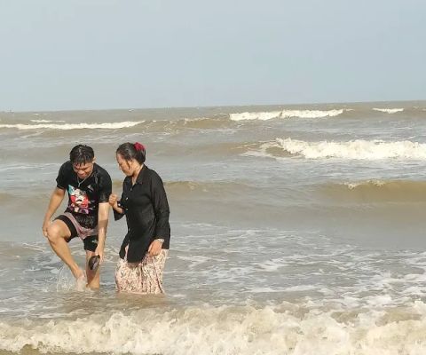 Pesisir Lemaru Beach