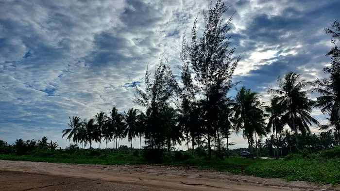 Wisata pantai sisbeach 3