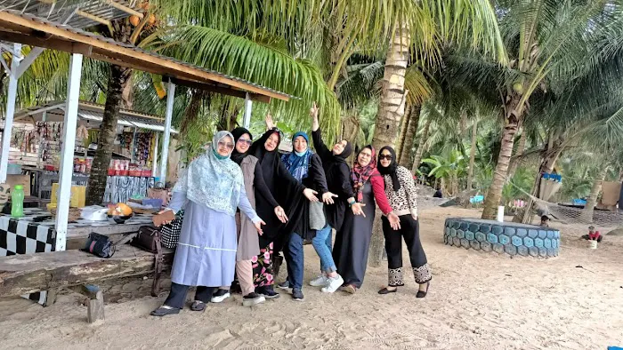 Pantai Wisata Nyiur Melambai 08 4