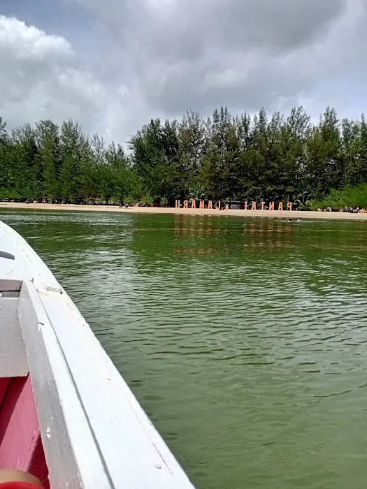 Pantai Wisata Lamaru Senyiur 4