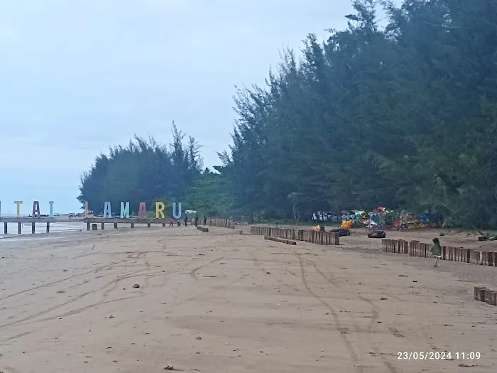 Pantai Wisata Lamaru Senyiur 0