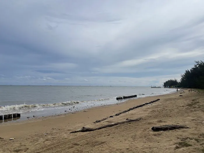 Pantai Wisata Lamaru Senyiur 1