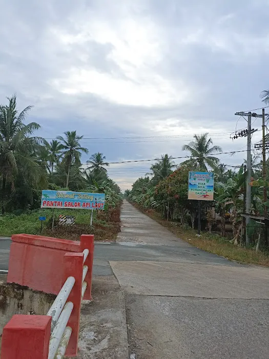 Pantai Salok Api Laut Indah 1