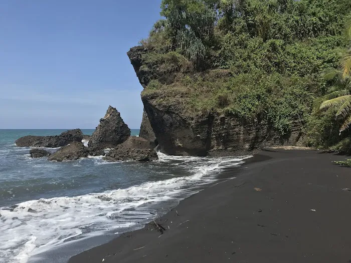 Pantai Watu Gedeg 2