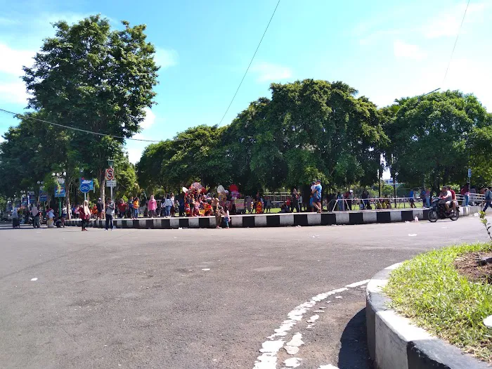 Alun-Alun Jember 6