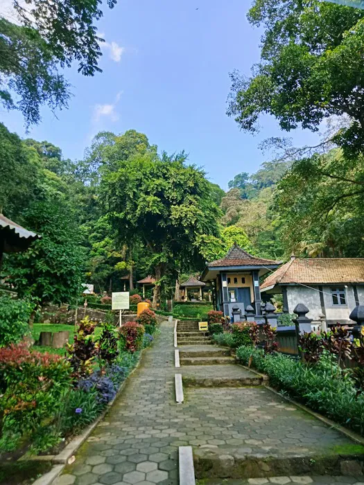 Candi Jolotundo 2