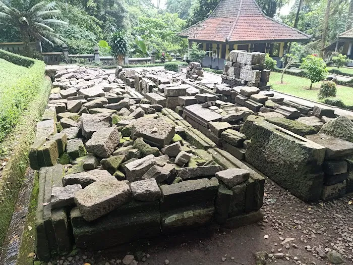 Candi Jolotundo 9