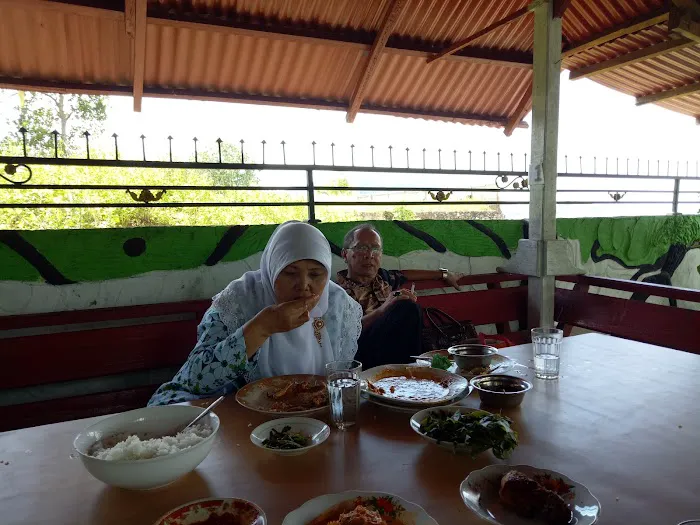 Pantai Pesona 3