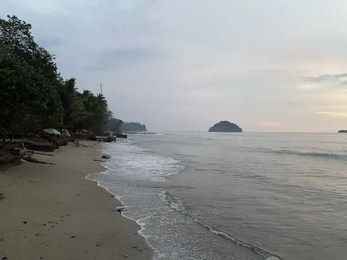Pantai Kampoeang Tingga 3