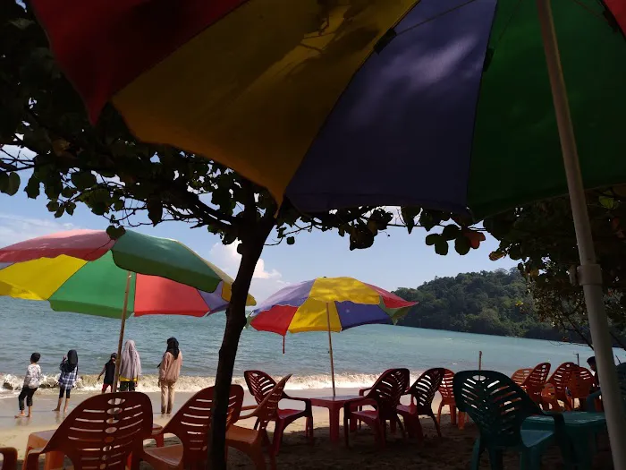 Pantai Kampoeang Tingga 9