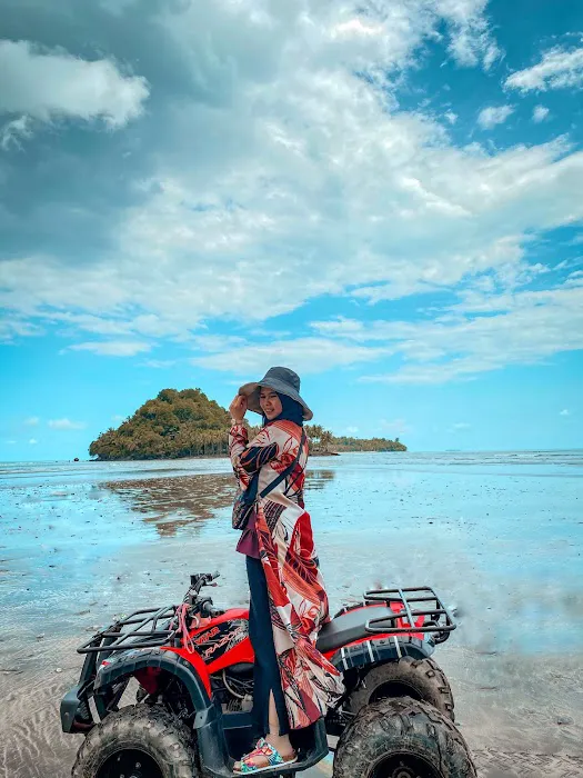 Pantai Air Manih, Padang, Sumatera Barat 2