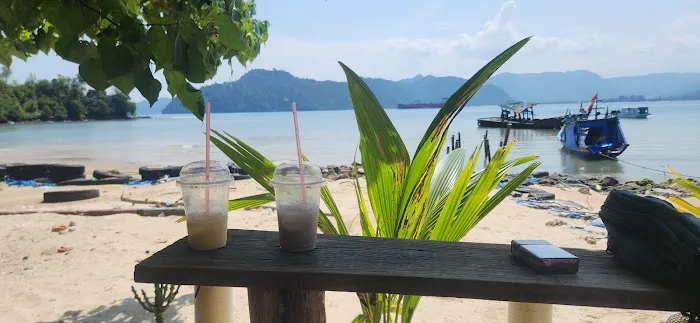 Pantai Ujuang Sandiang 8